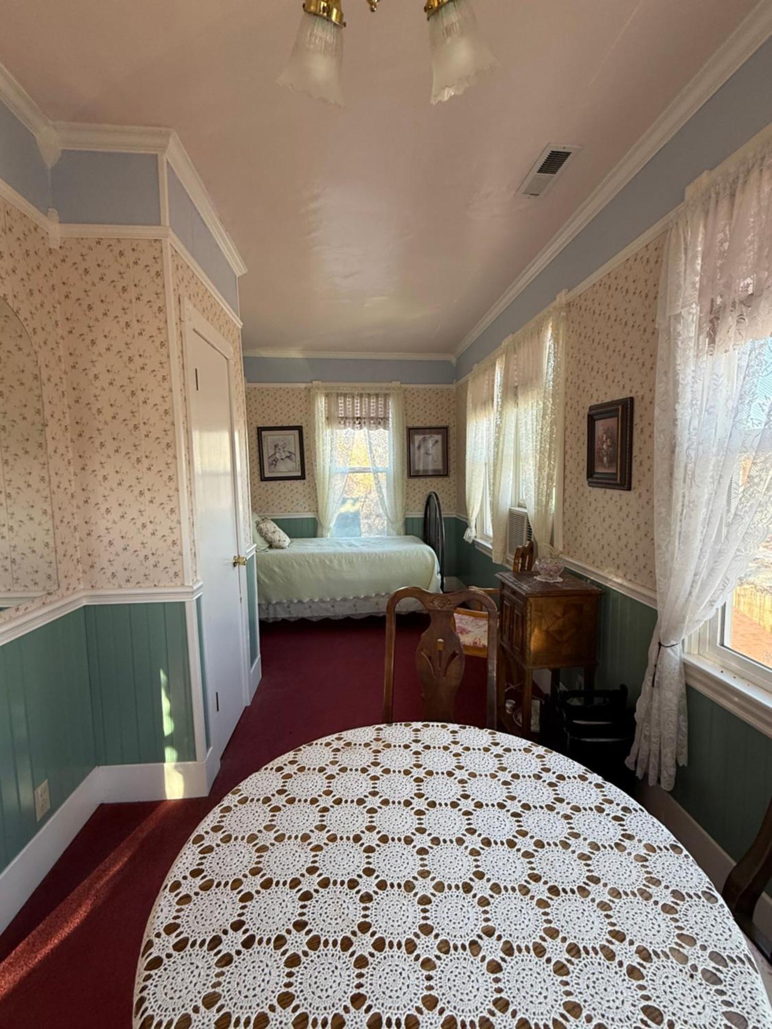 Roseberry House Bed And Breakfast Сузанвілл Екстер'єр фото
